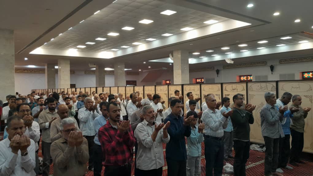 صبح امروز برگزار شد؛ جشن بندگی مردم بندرعباس در نماز عید قربان