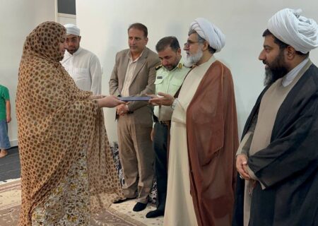 دیدار جمعی از مسئولین شهرستان بستک با خانواده‌ های ایتام در بستک و انوه همزمان با دهه امامت و ولایت